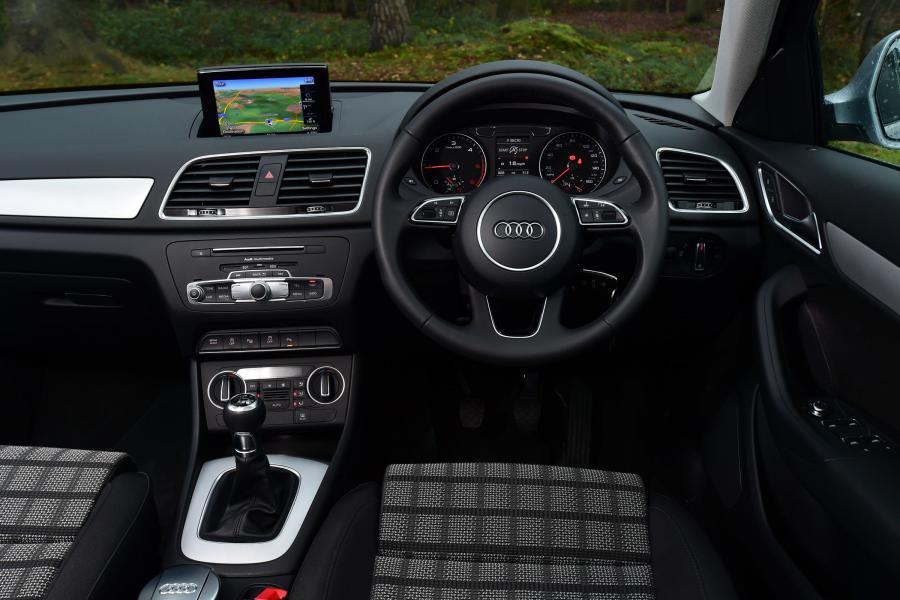 Торпедо Audi Q3 2.0 TDI (8U) 2015 года  (UK) (фото 8 из 8)